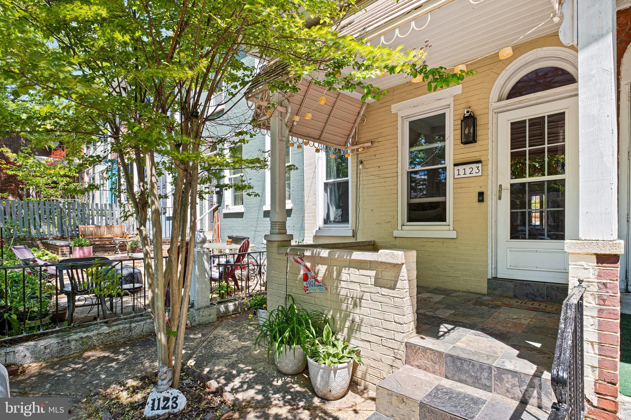 1123 W 7TH STREET