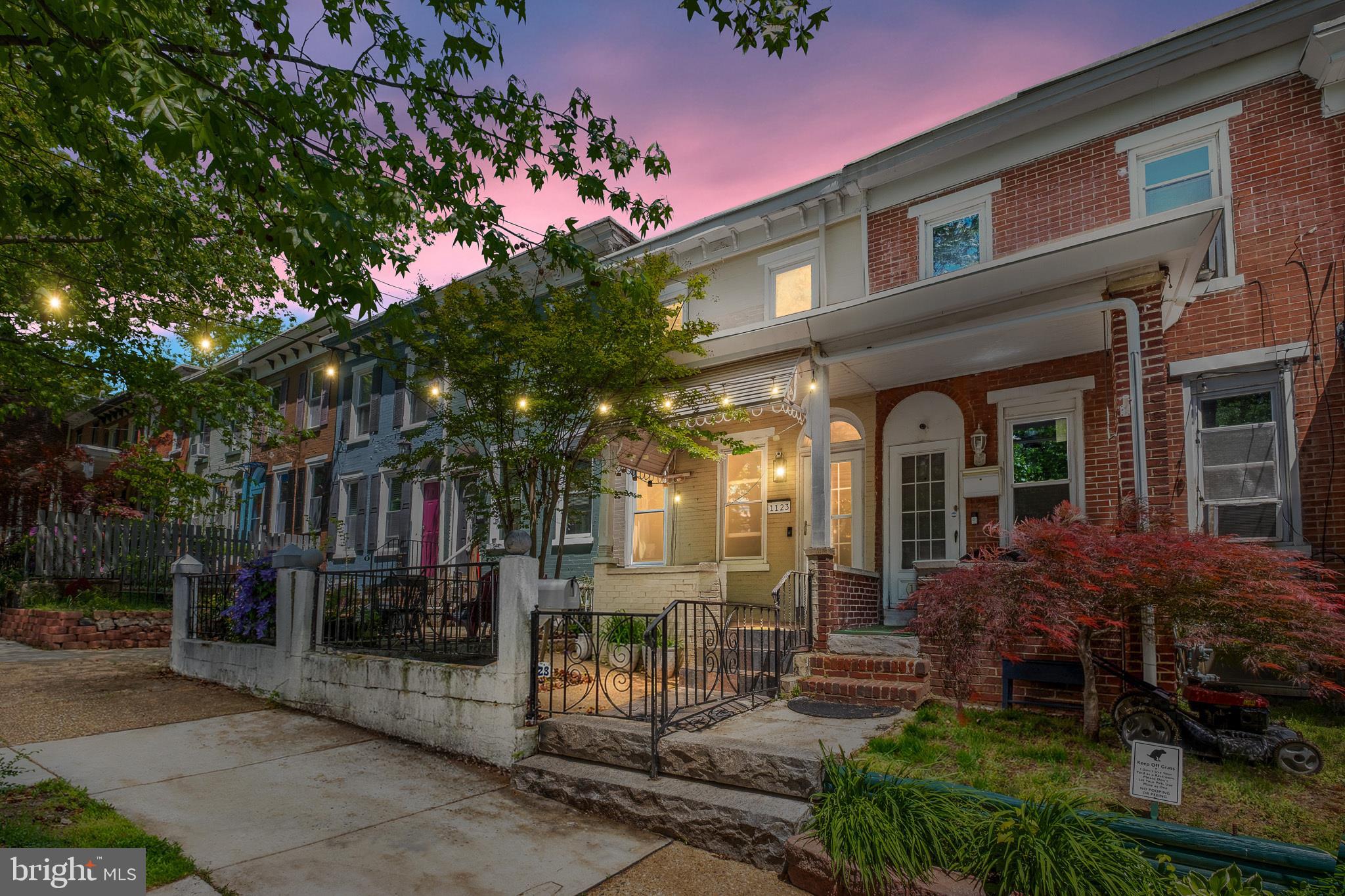 1123 W 7TH STREET