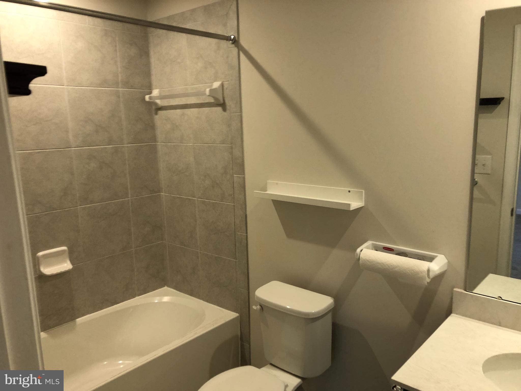 ANDALE GREEN - Residential Lease