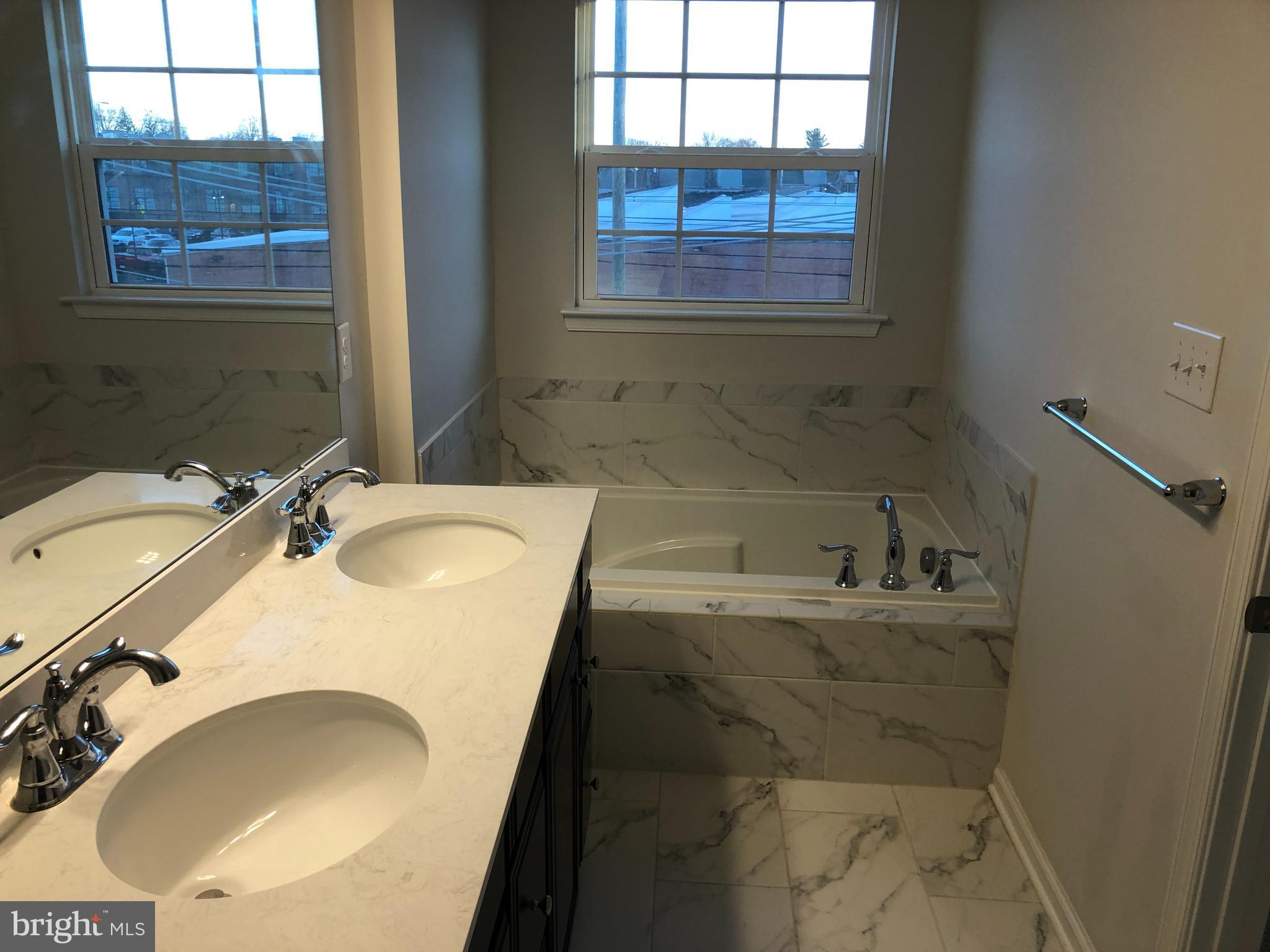 ANDALE GREEN - Residential Lease