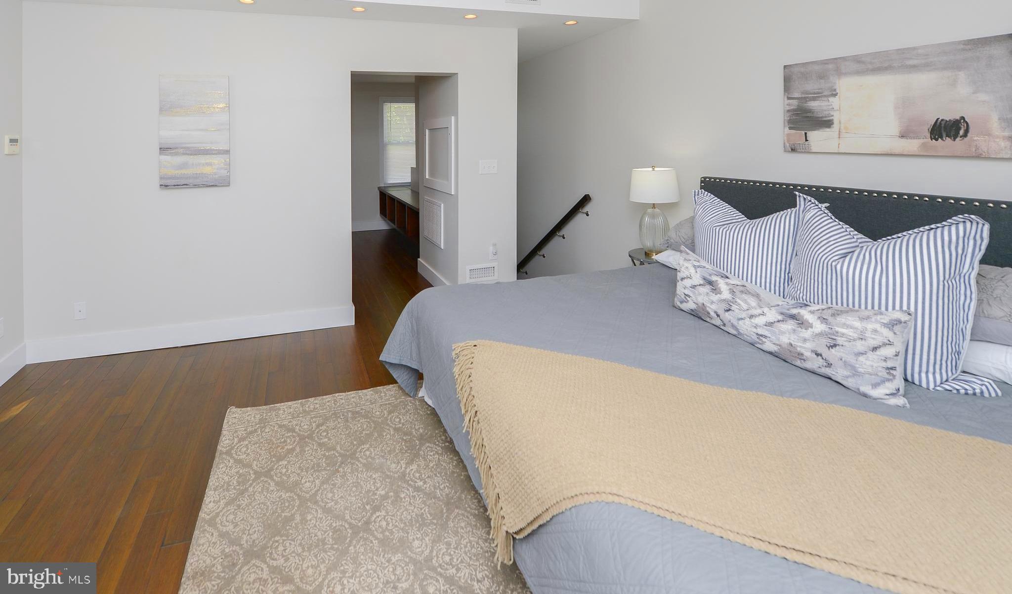 ROXBOROUGH - Residential