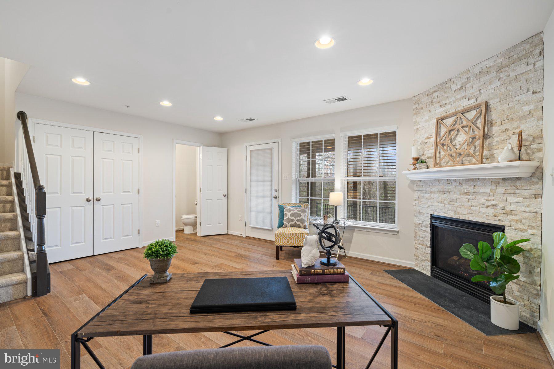 WATERS EDGE - Residential