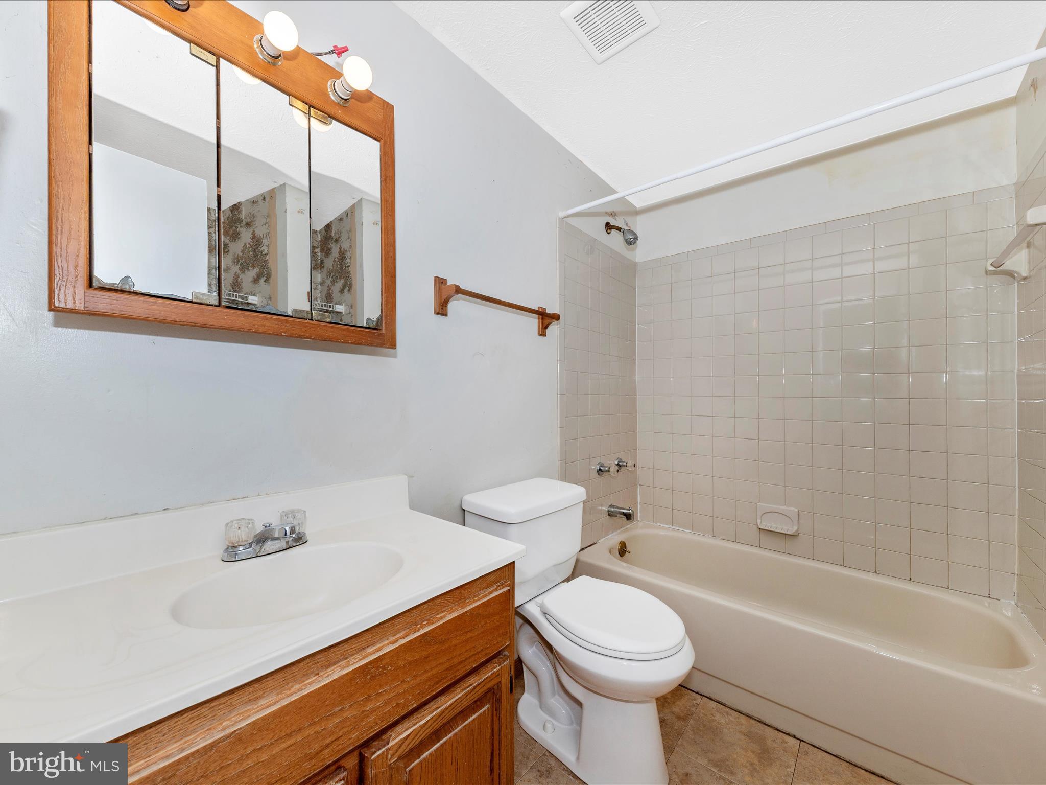 HILLCREST ORCHARDS - Residential