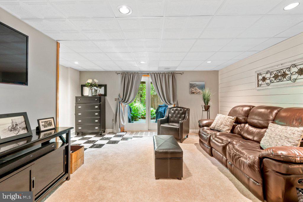 OLD FIELDS - Residential