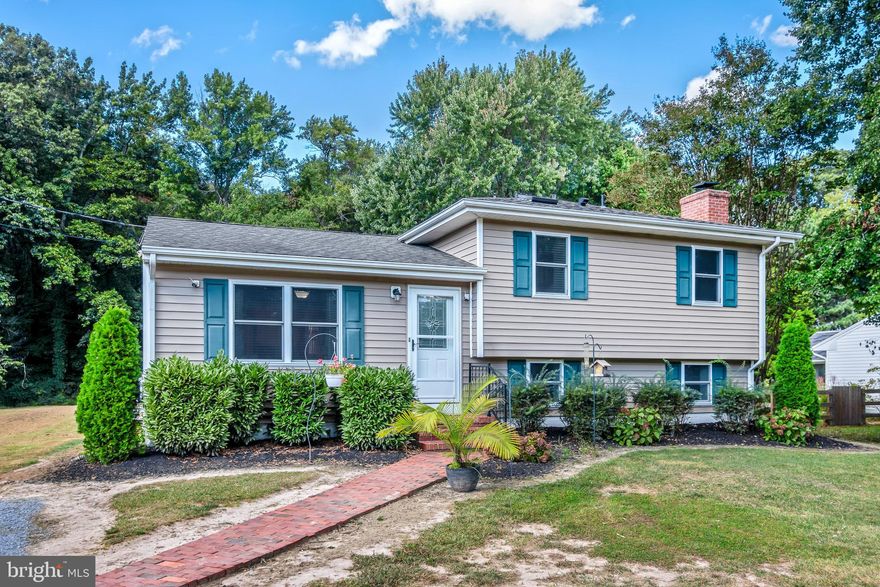 Adorable 3 bedroom, 2.5 bath home on approximately 1/2 acre lot just outside of Easton. Primary bedroom with en-suite bath, finished basement with wood-burning fireplace makes a perfect family room. Abundant natural light throughout main level that includes the kitchen with stainless steel appliances, dining area and living room. Access to back deck from the dining area makes it perfect for entertaining. Large backyard includes low maintenance composite deck and a storage shed equipped with electricity.