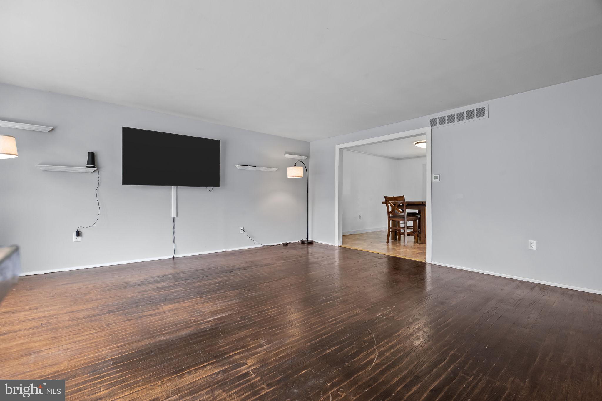 CHURCHVILLE MANOR - Residential