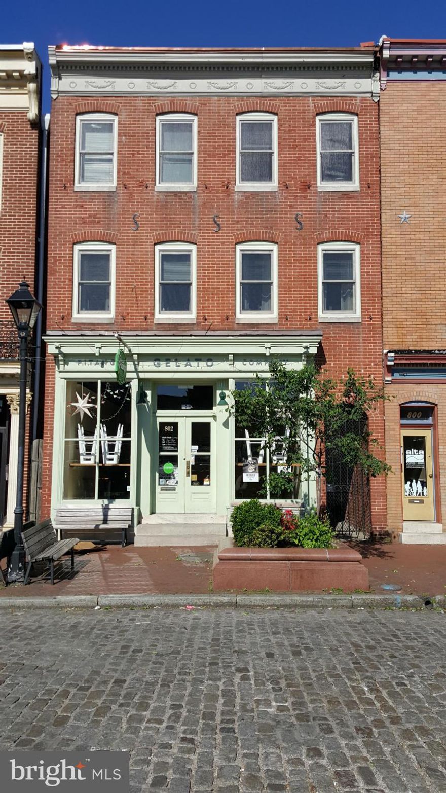 2 large, 2 bdrm, second and third story apartments on the square in Fells Point.  Enjoy fabulous views of this historic seaport from your 4 front windows. The spaces are large and comfortable. Enormous living rooms. The unit's have a long history of attracting Johns Hopkins Hospital personnel, due to their proximity of the hospital and the convenience of the nearby Hopkins shuttle. Sorry no pets.