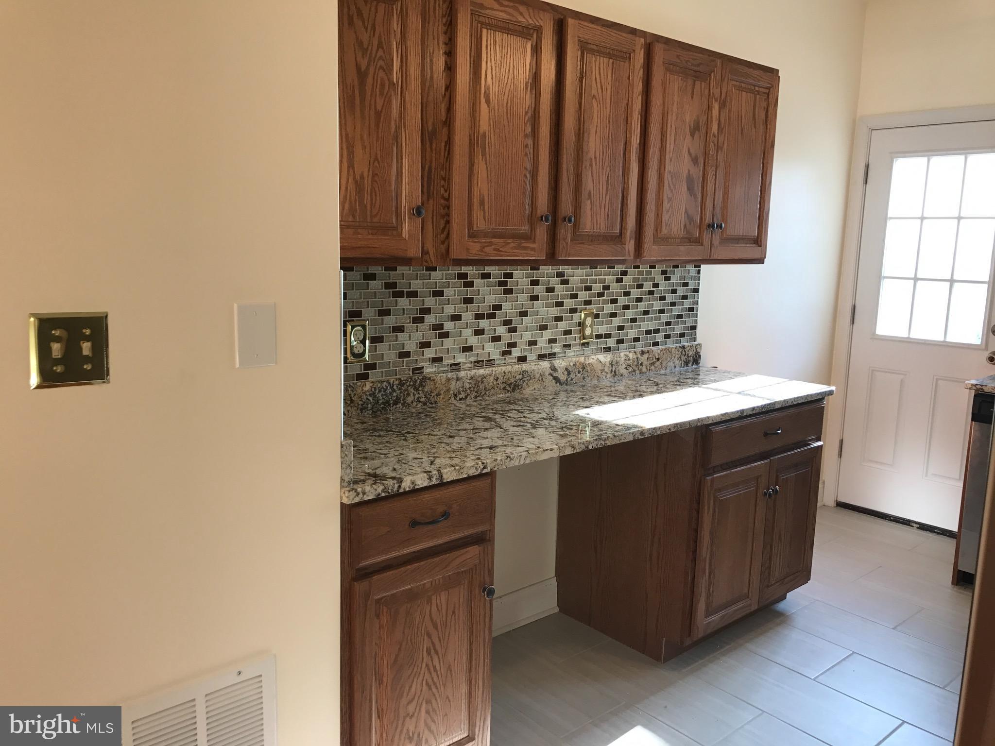 GREEKTOWN - Residential Lease