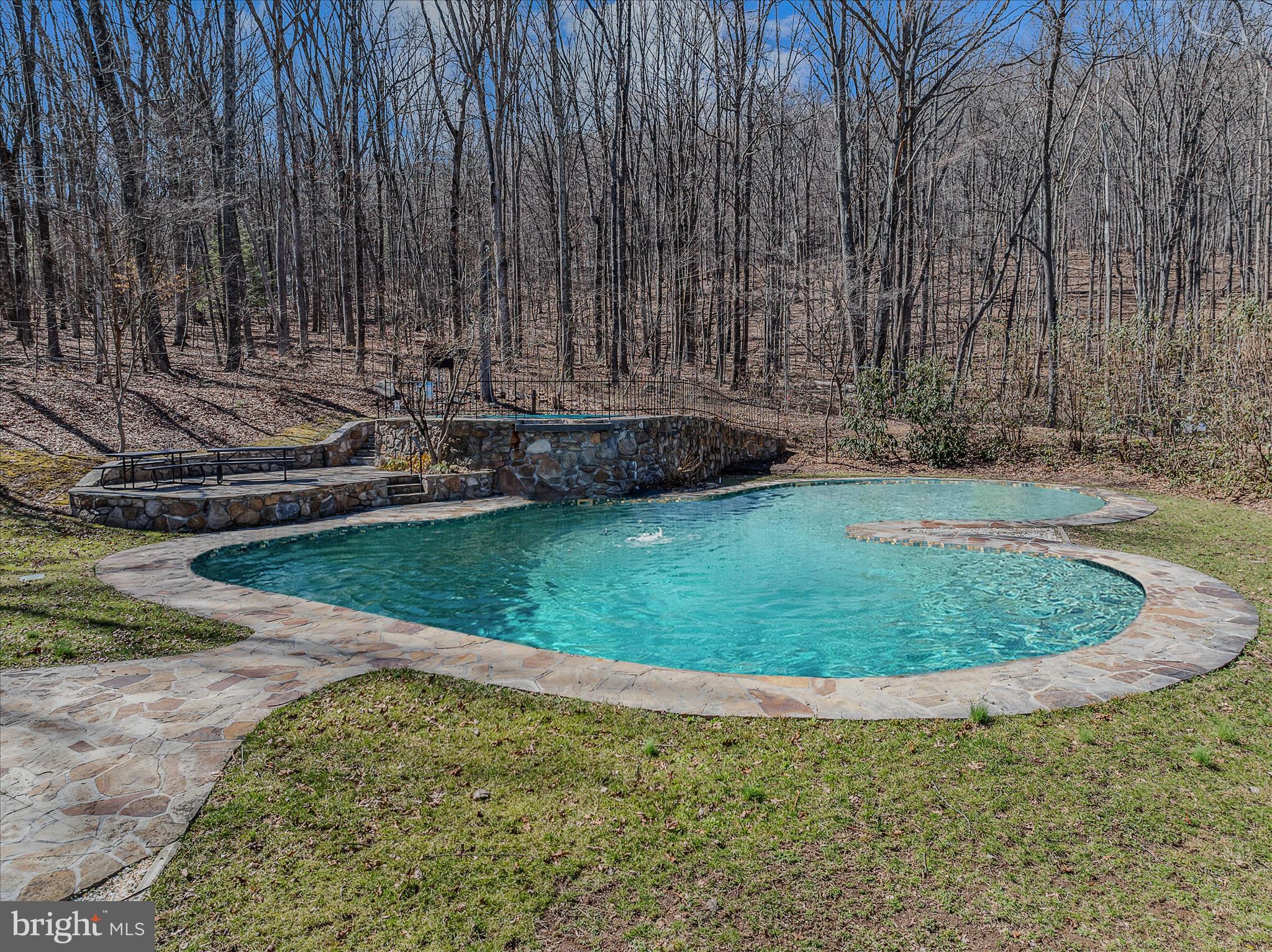 COOLFONT MOUNTAINSIDE - Residential