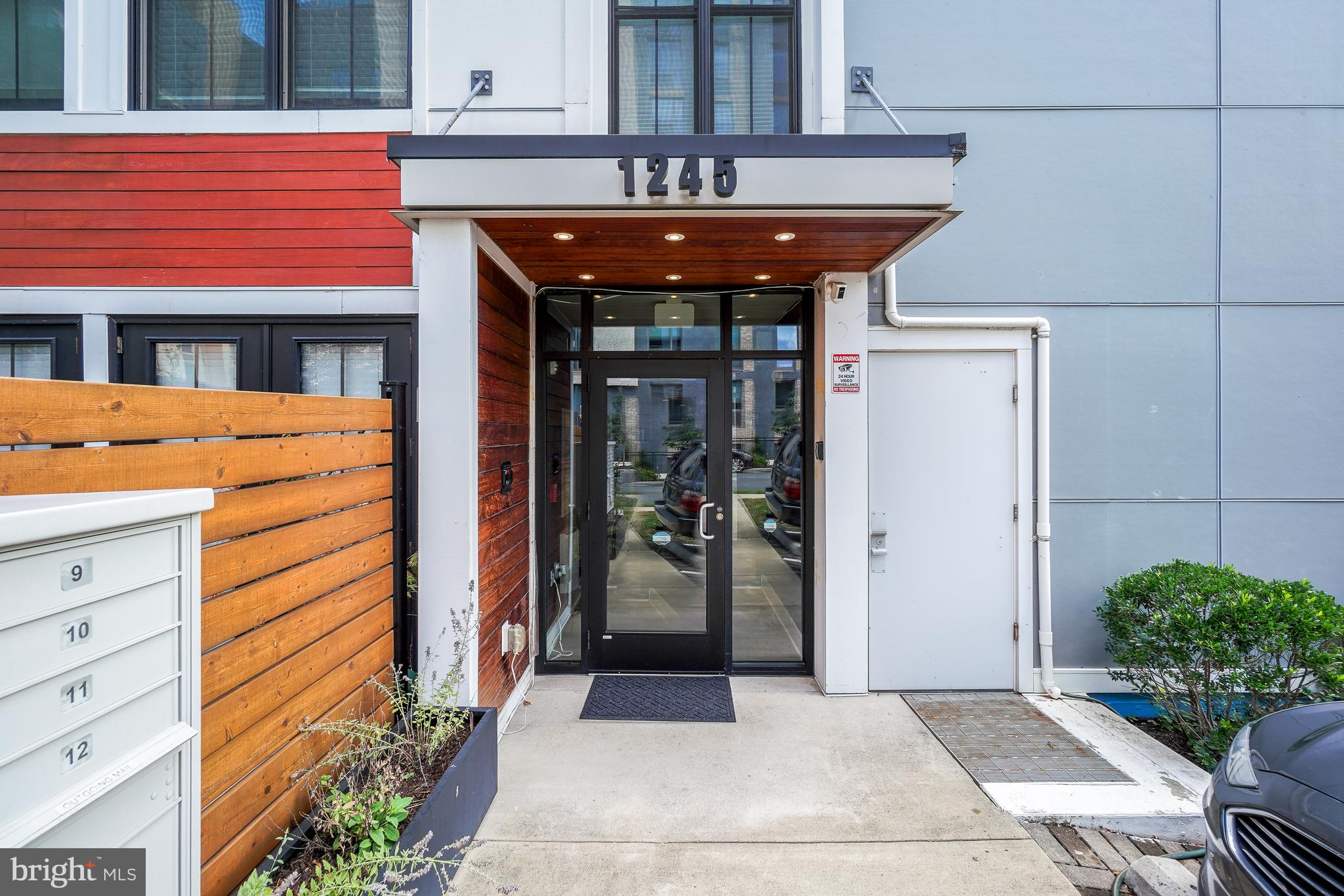 1245 N PIERCE STREET 8