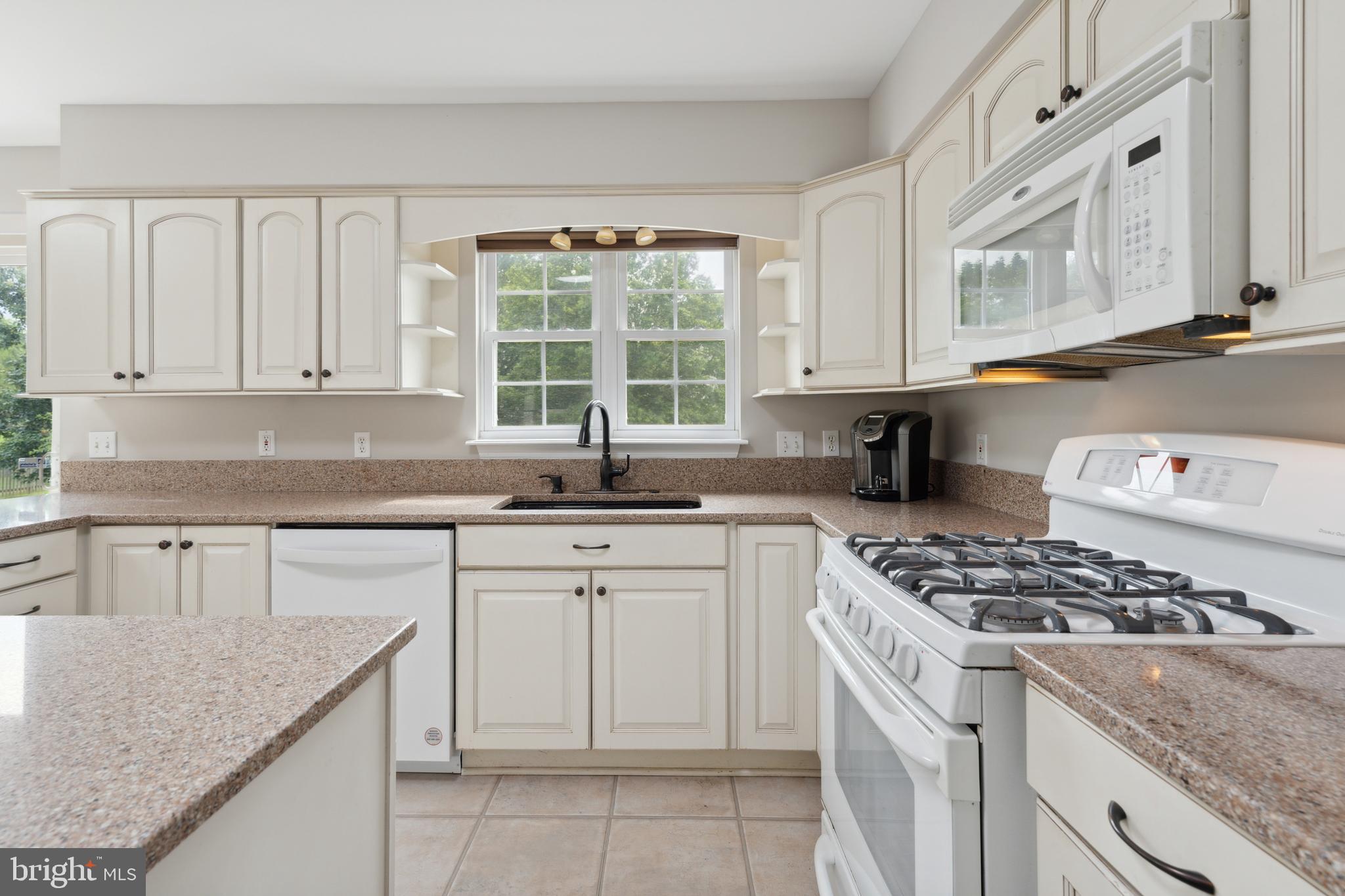 SMOKETREE - Residential Lease