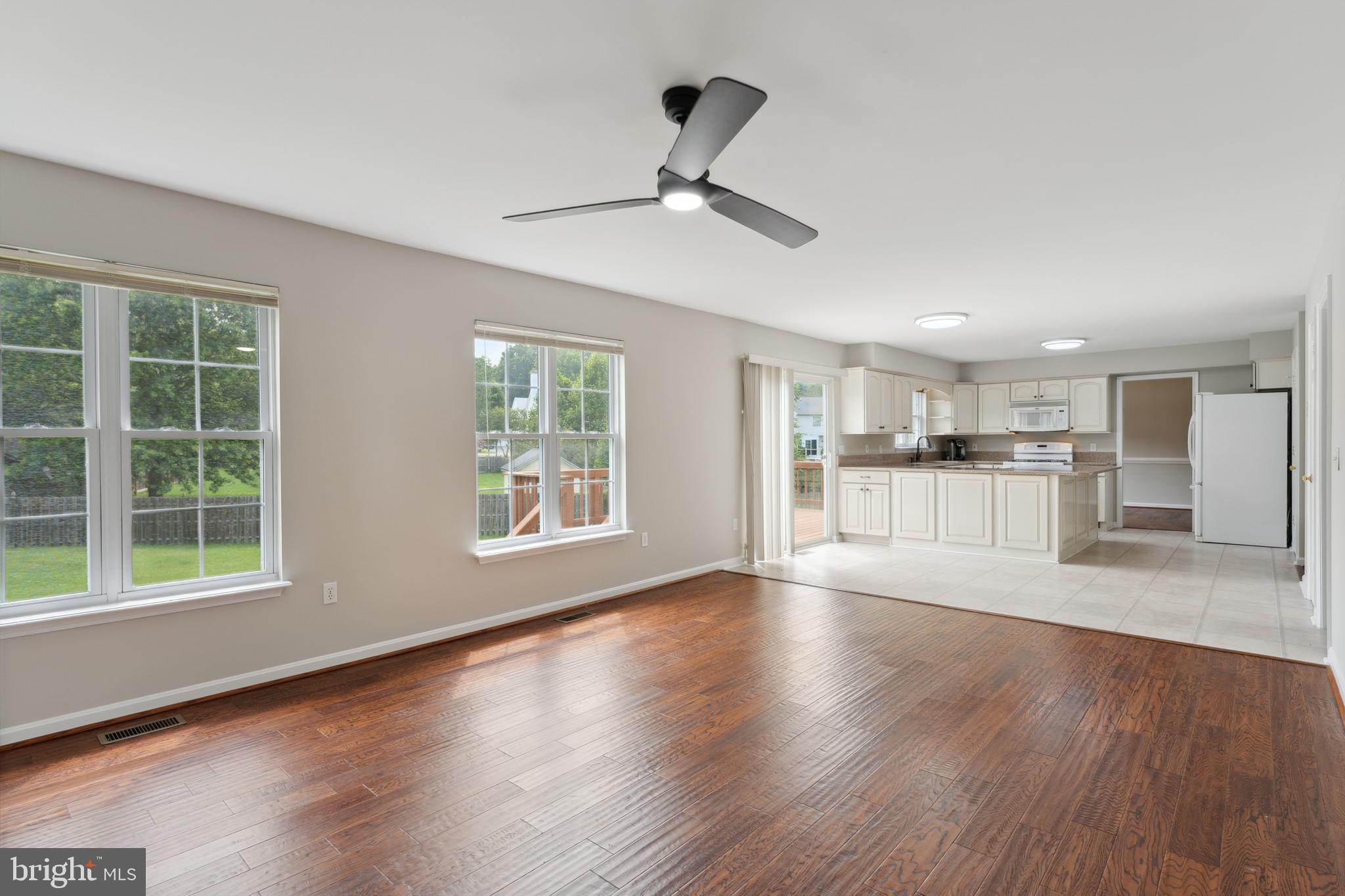 SMOKETREE - Residential Lease