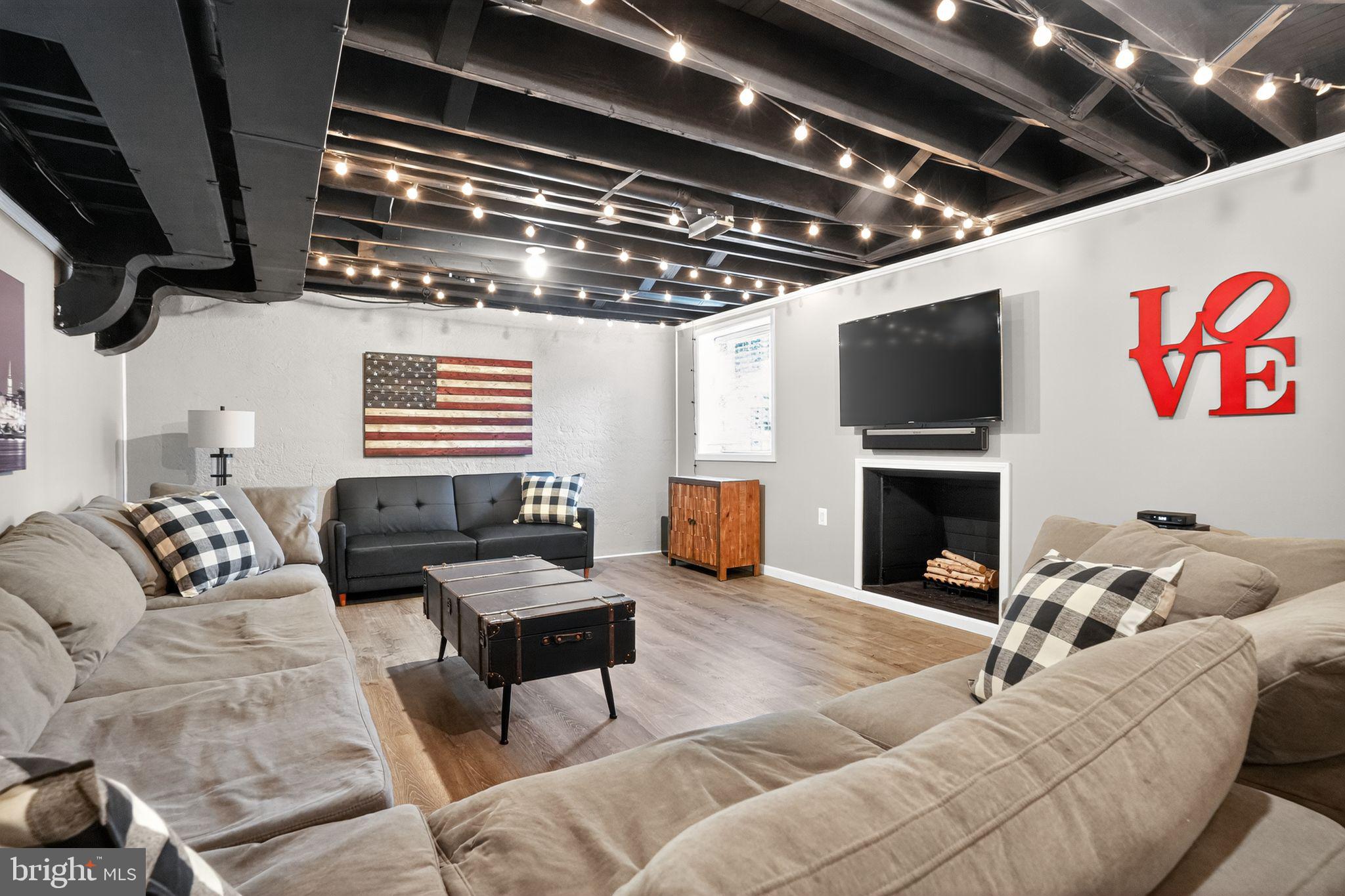 RADNOR HUNT - Residential