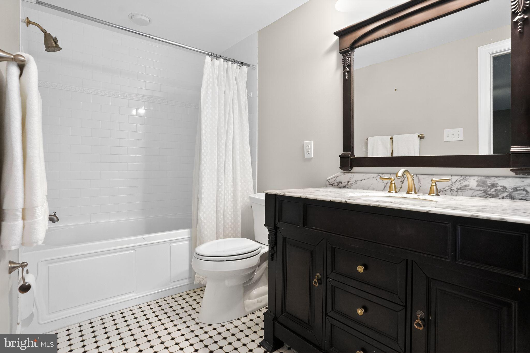 RADNOR HUNT - Residential