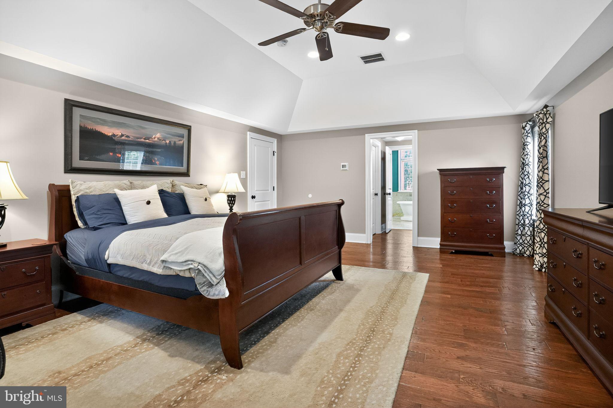 RADNOR HUNT - Residential