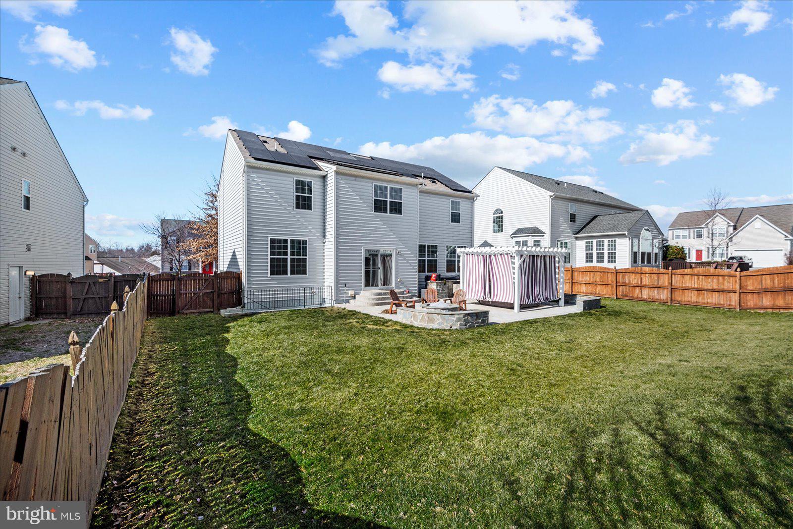 SEASONS LANDING - Residential