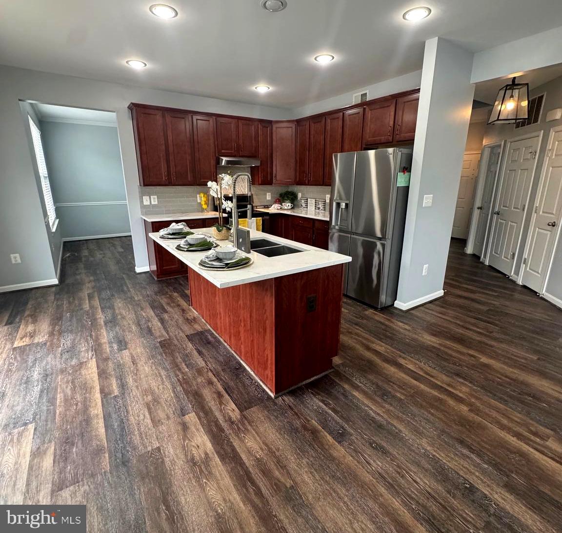 SEASONS LANDING - Residential