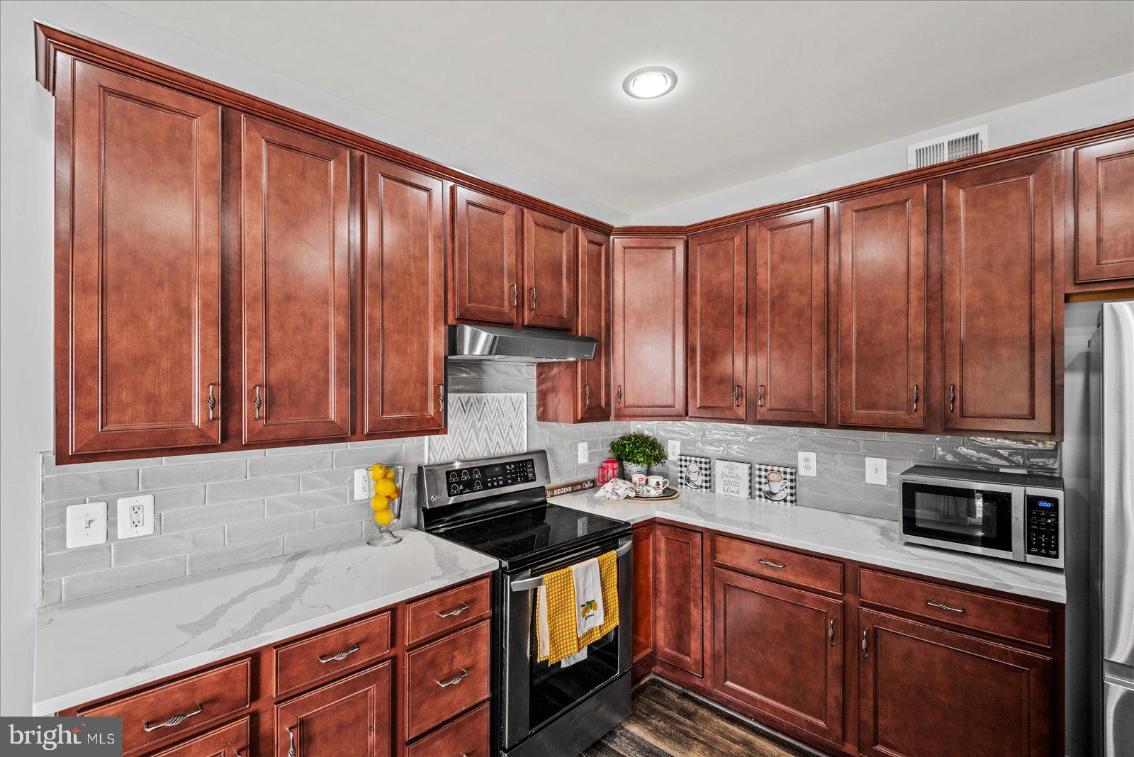 SEASONS LANDING - Residential