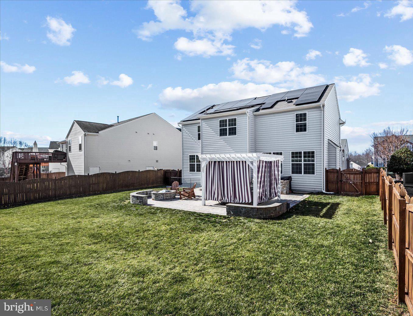 SEASONS LANDING - Residential