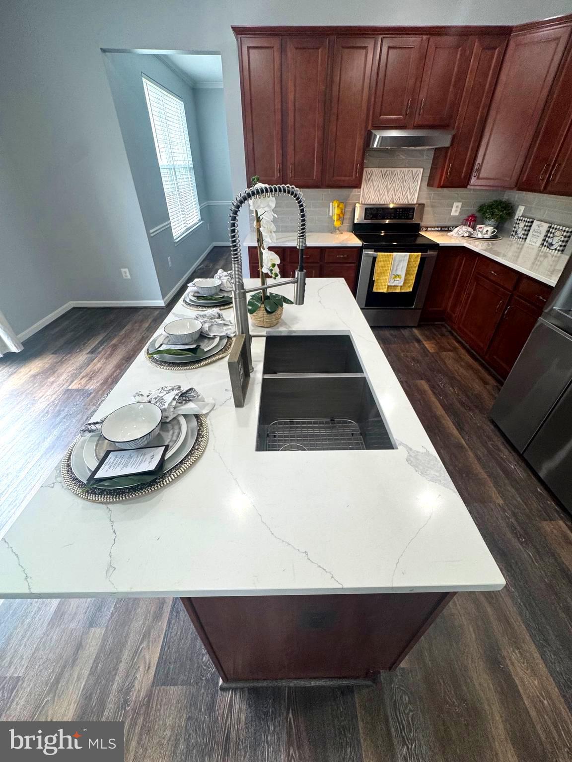 SEASONS LANDING - Residential