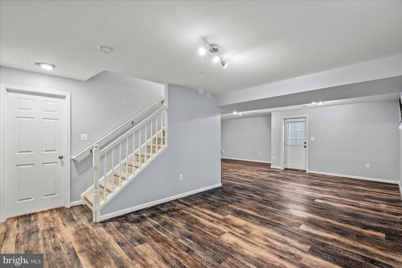 SEASONS LANDING - Residential