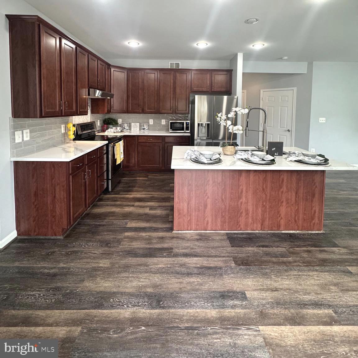 SEASONS LANDING - Residential