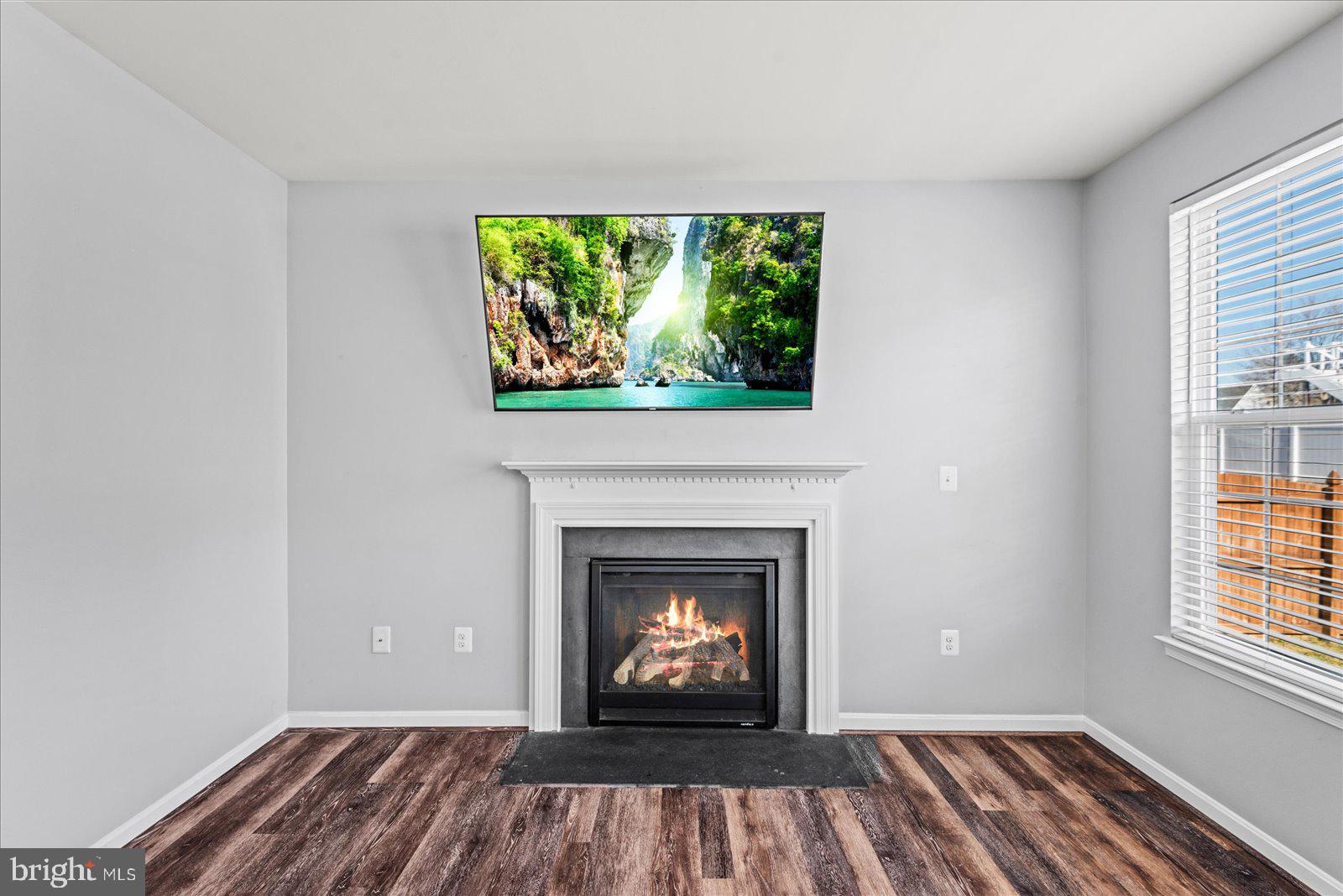 SEASONS LANDING - Residential