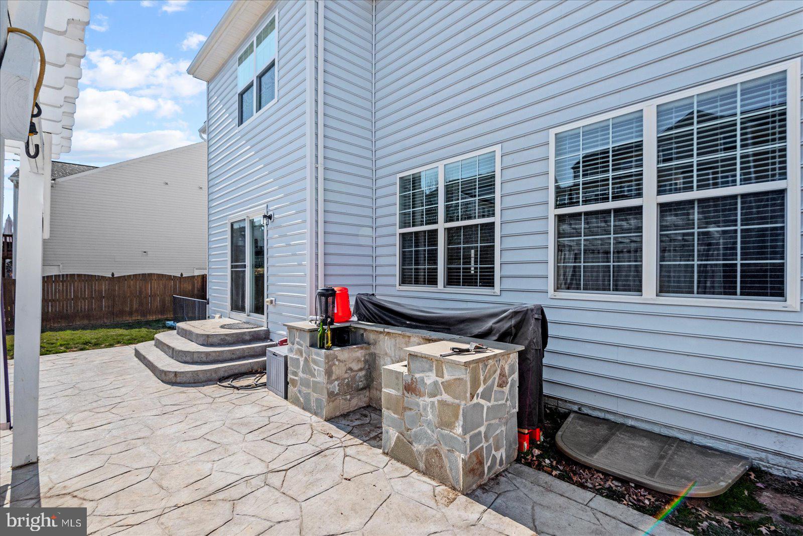 SEASONS LANDING - Residential