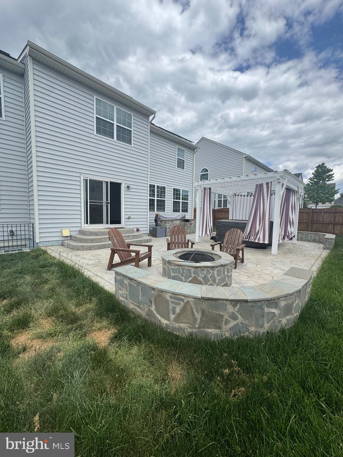 SEASONS LANDING - Residential