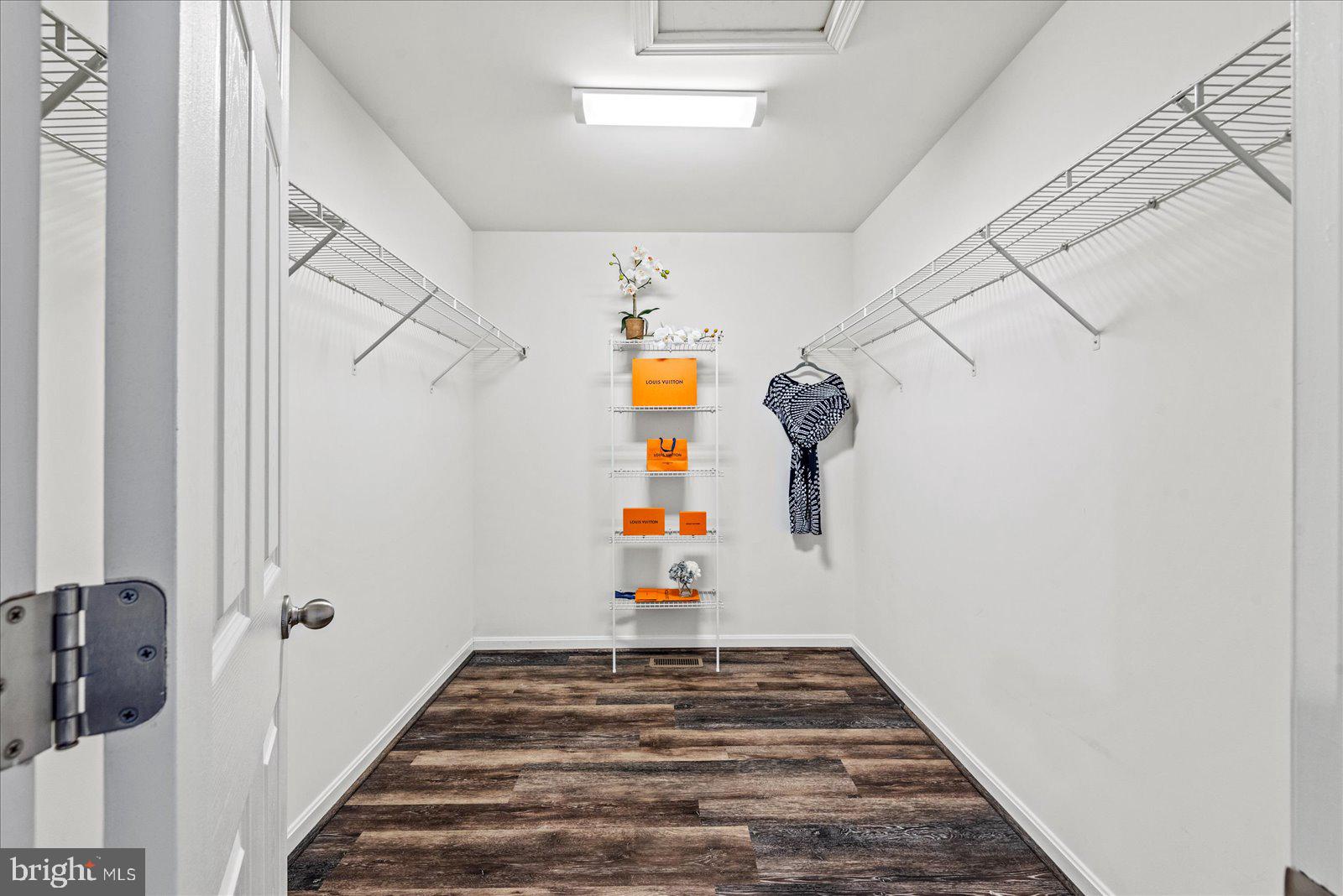 SEASONS LANDING - Residential