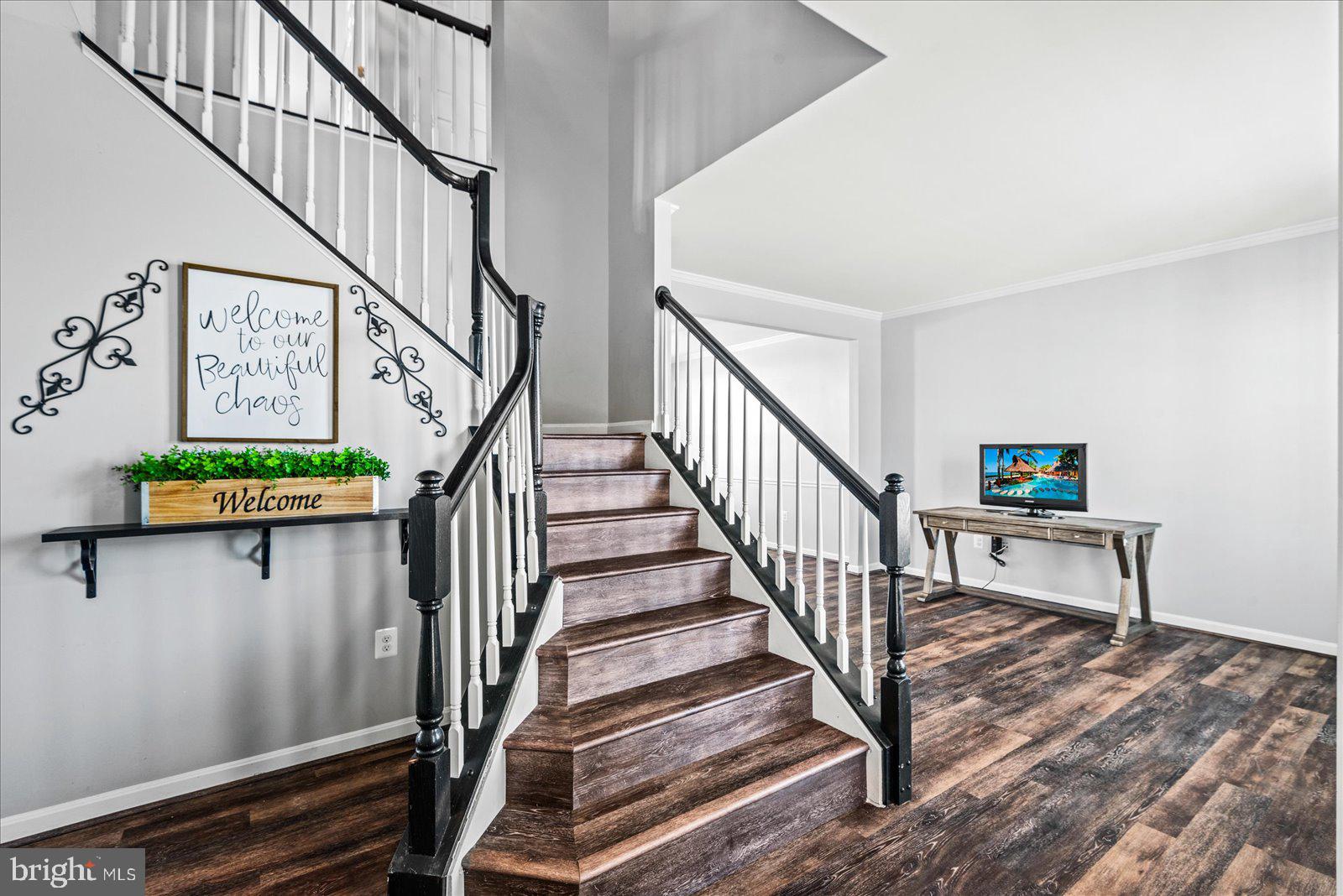 SEASONS LANDING - Residential