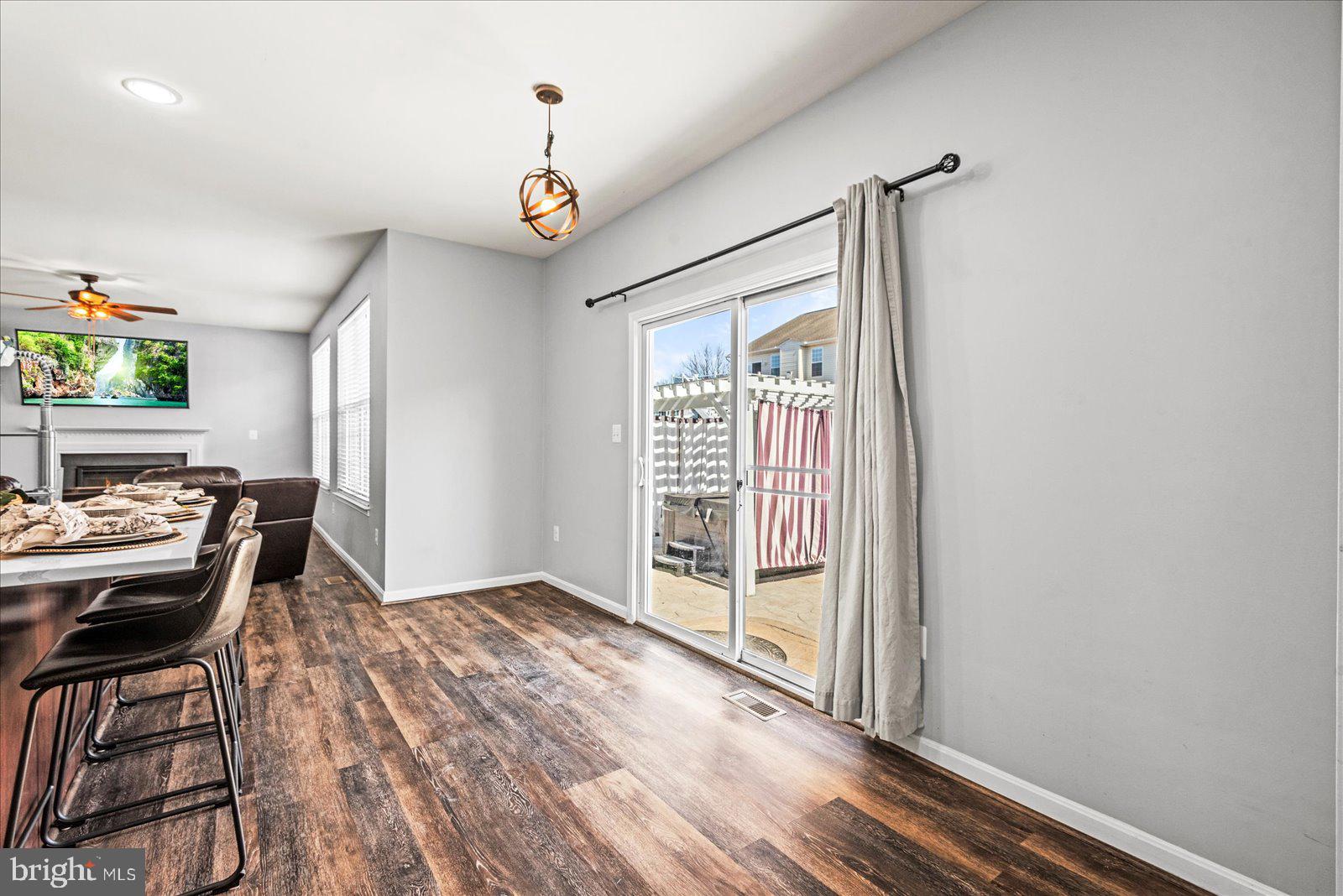 SEASONS LANDING - Residential