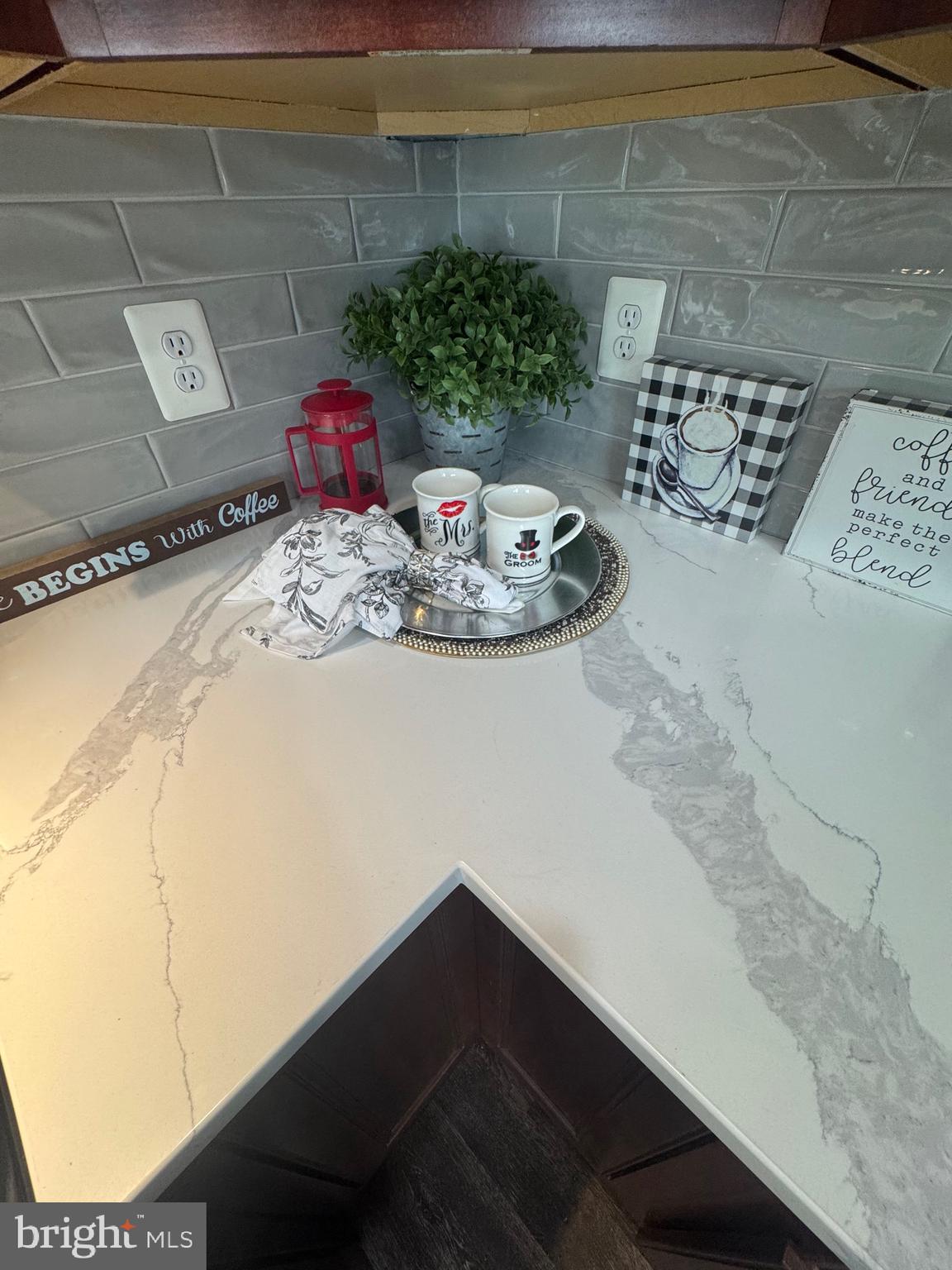 SEASONS LANDING - Residential