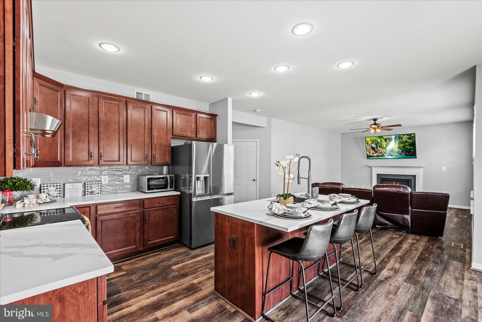 SEASONS LANDING - Residential