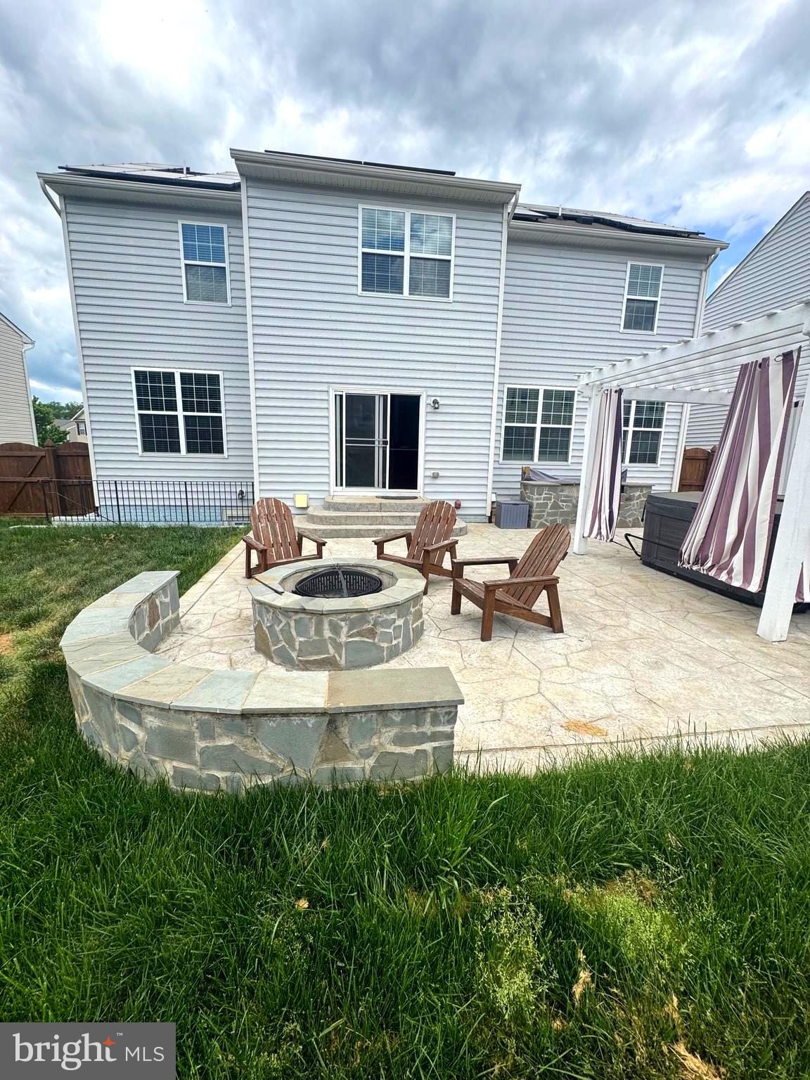 SEASONS LANDING - Residential