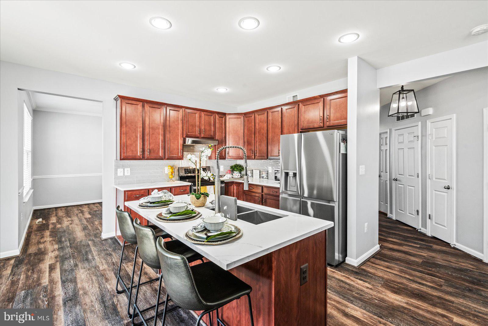 SEASONS LANDING - Residential