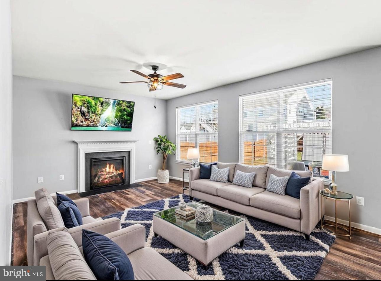 SEASONS LANDING - Residential