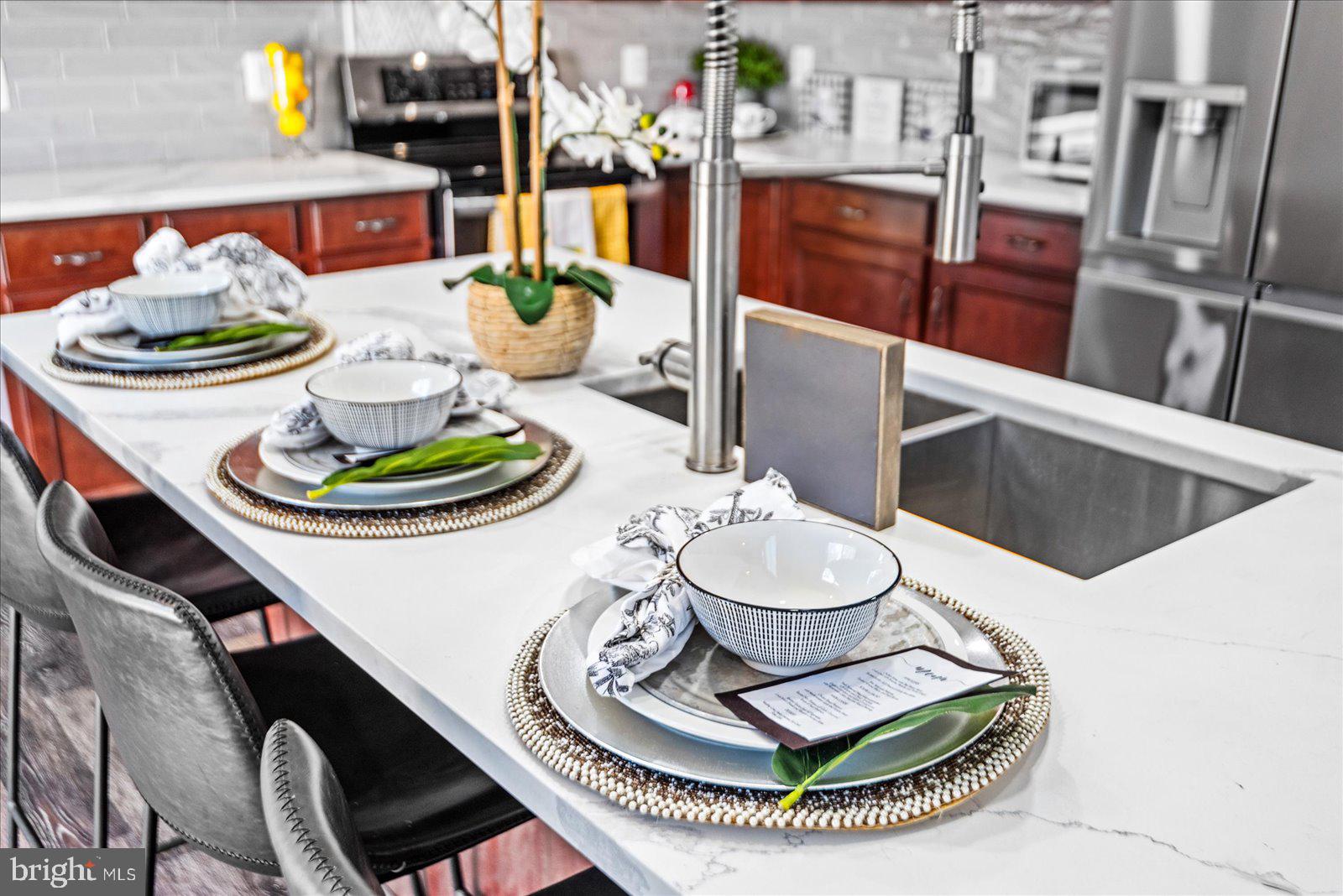 SEASONS LANDING - Residential