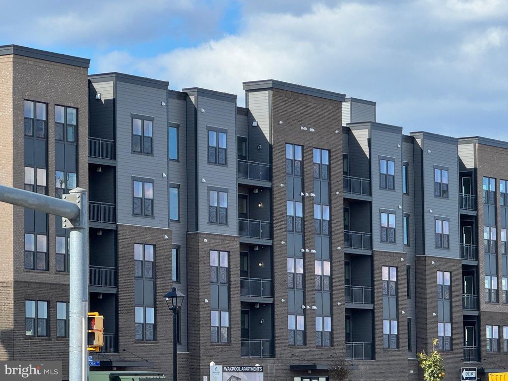 Photo of 21731 Dovekie Terrace #408, ASHBURN, VA 20147 (MLS # VALO2109436)