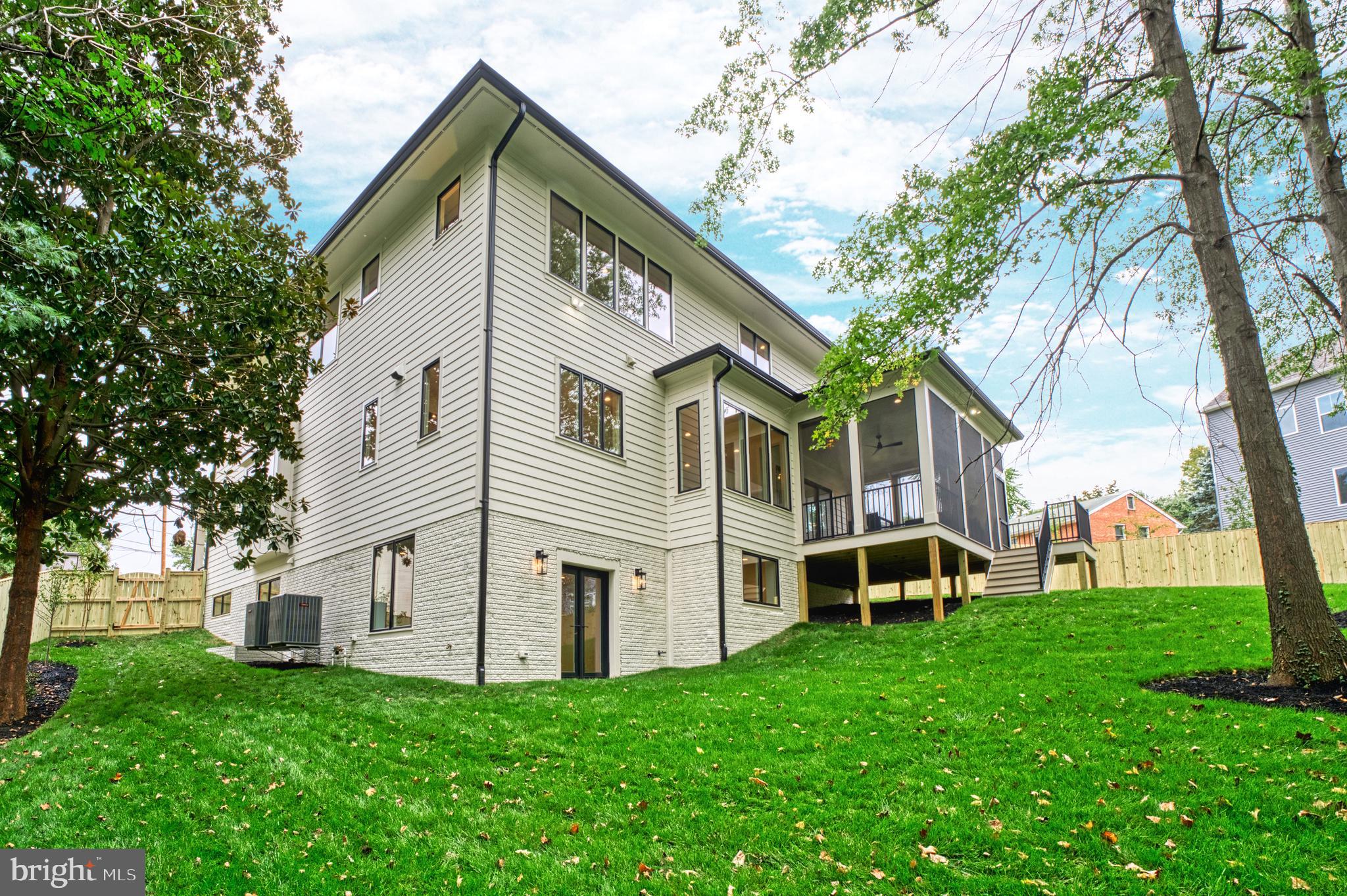 POWHATAN HILLS - Residential