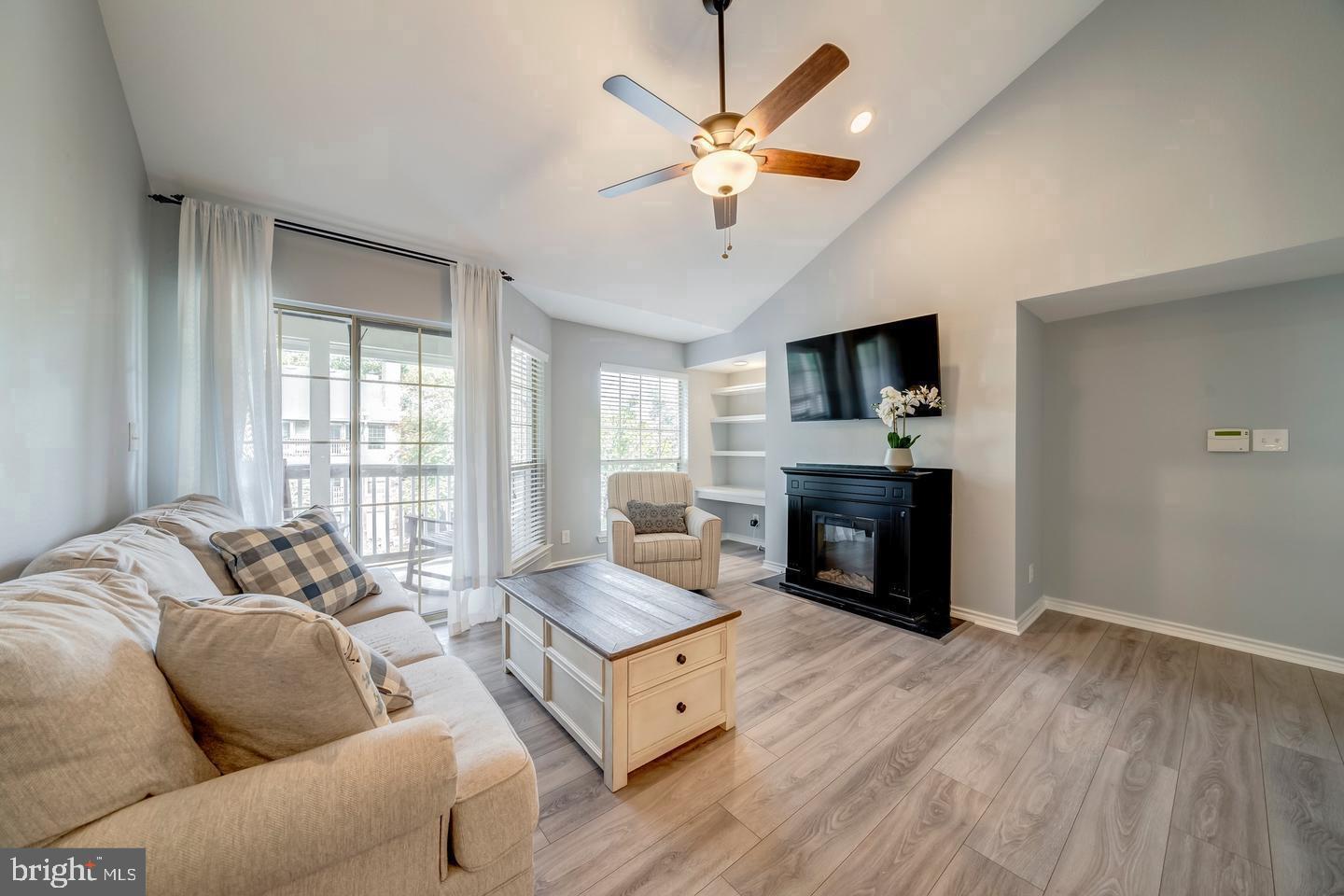 PENDERBROOK SQUARE CONDOMINIUMS - Residential Lease