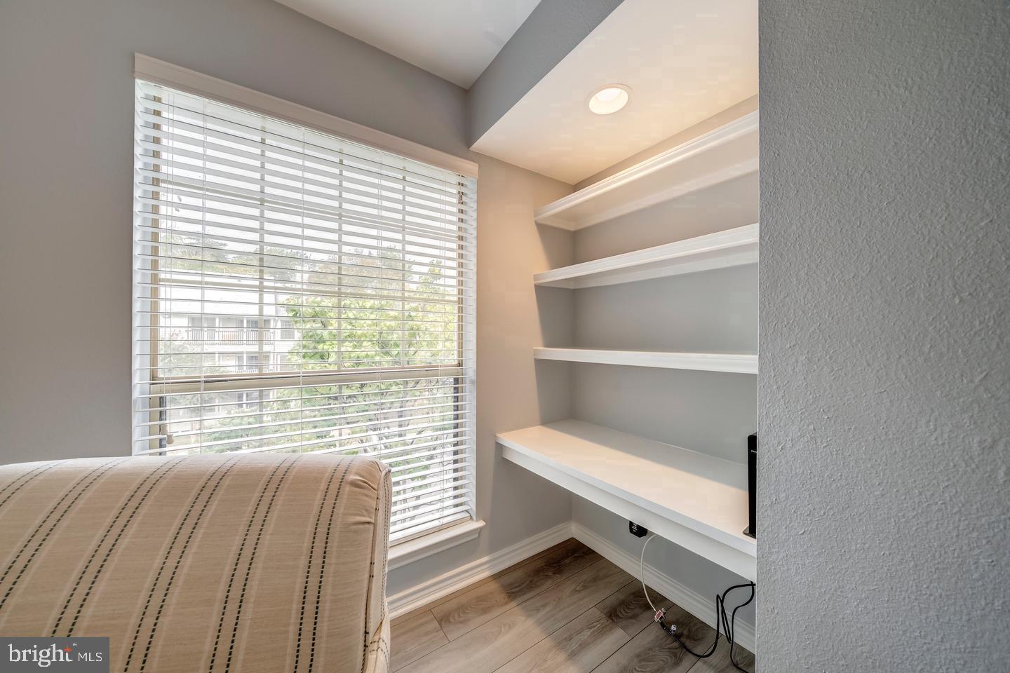 PENDERBROOK SQUARE CONDOMINIUMS - Residential Lease