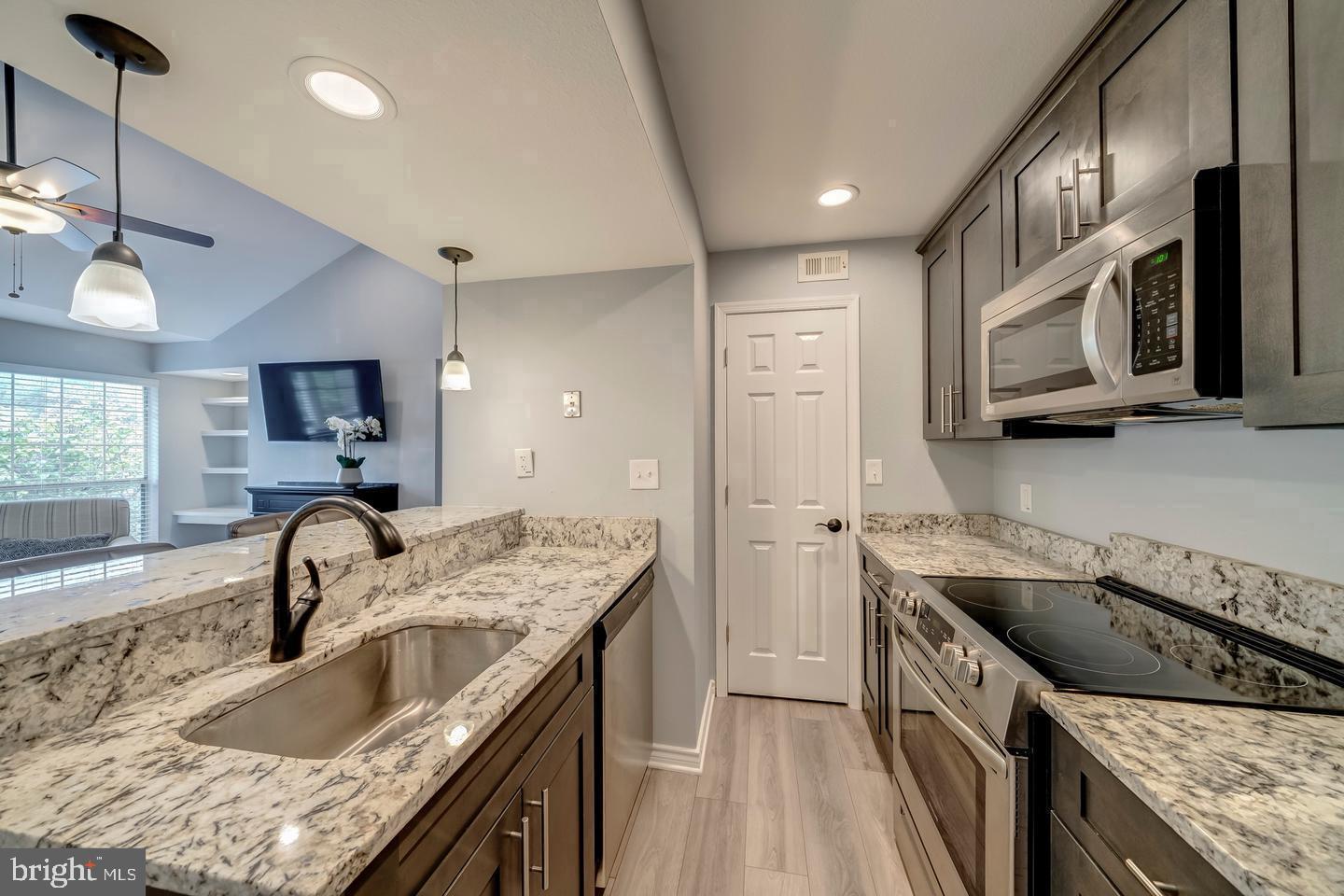 PENDERBROOK SQUARE CONDOMINIUMS - Residential Lease