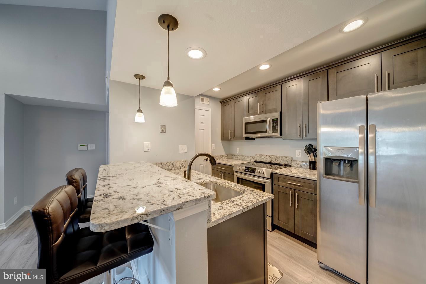 PENDERBROOK SQUARE CONDOMINIUMS - Residential Lease