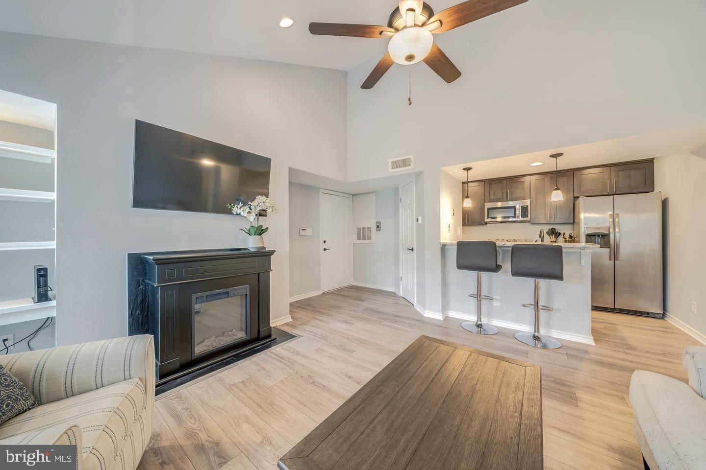 PENDERBROOK SQUARE CONDOMINIUMS - Residential Lease