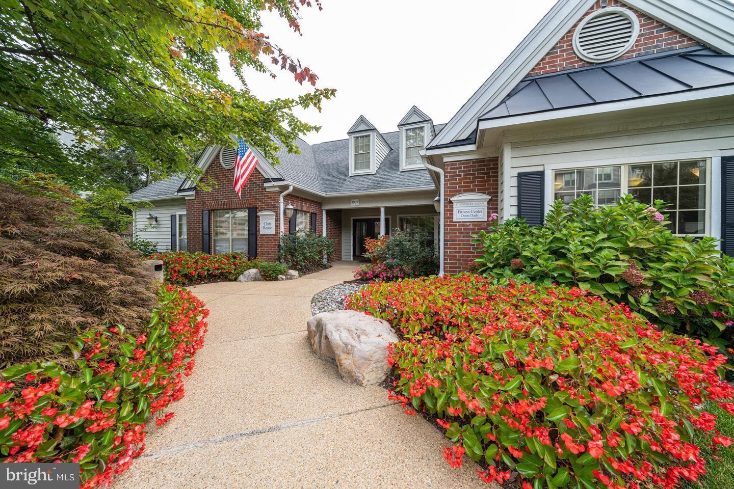 PENDERBROOK SQUARE CONDOMINIUMS - Residential Lease