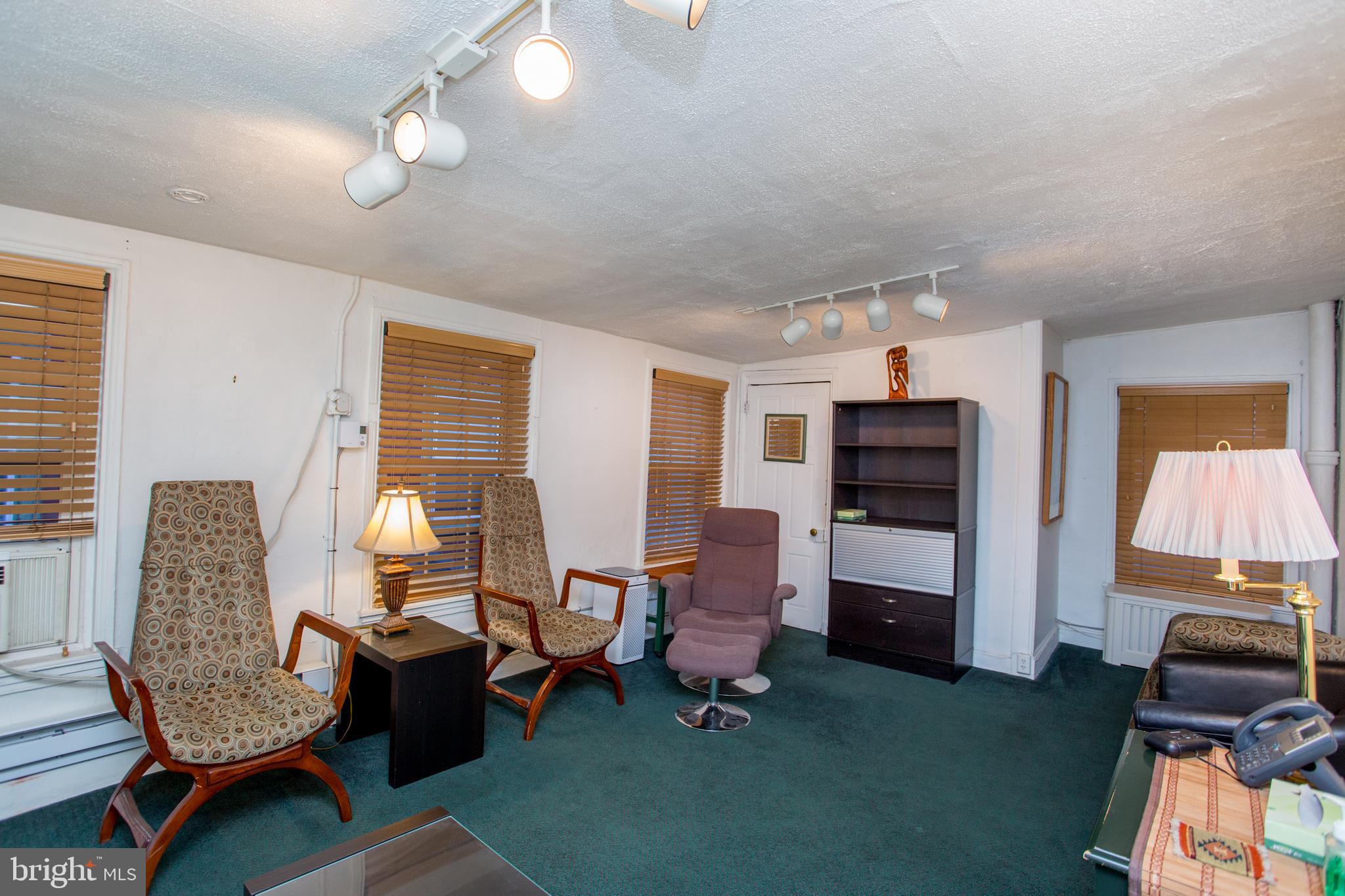 RITTENHOUSE SQUARE - Residential Income