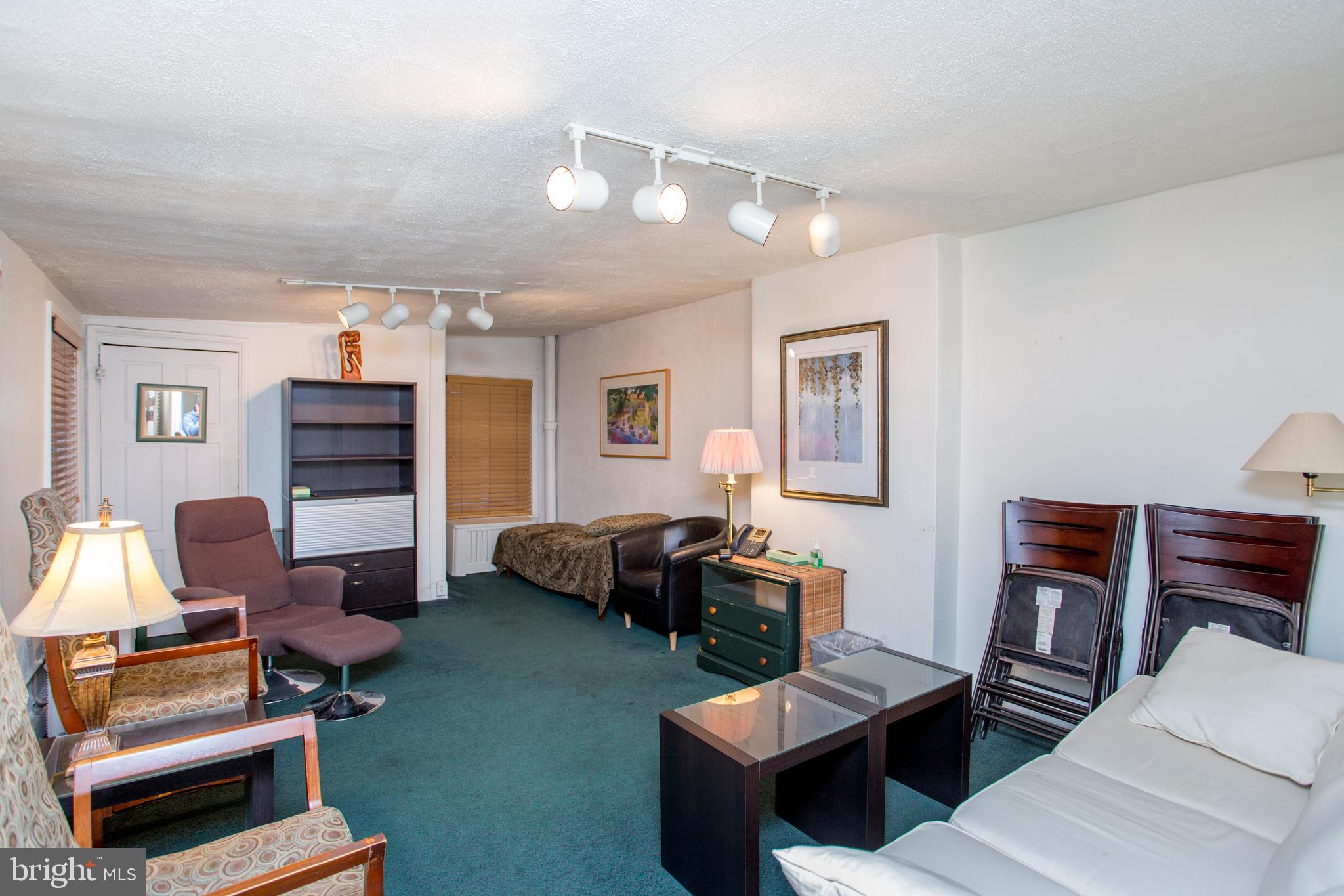 RITTENHOUSE SQUARE - Residential Income