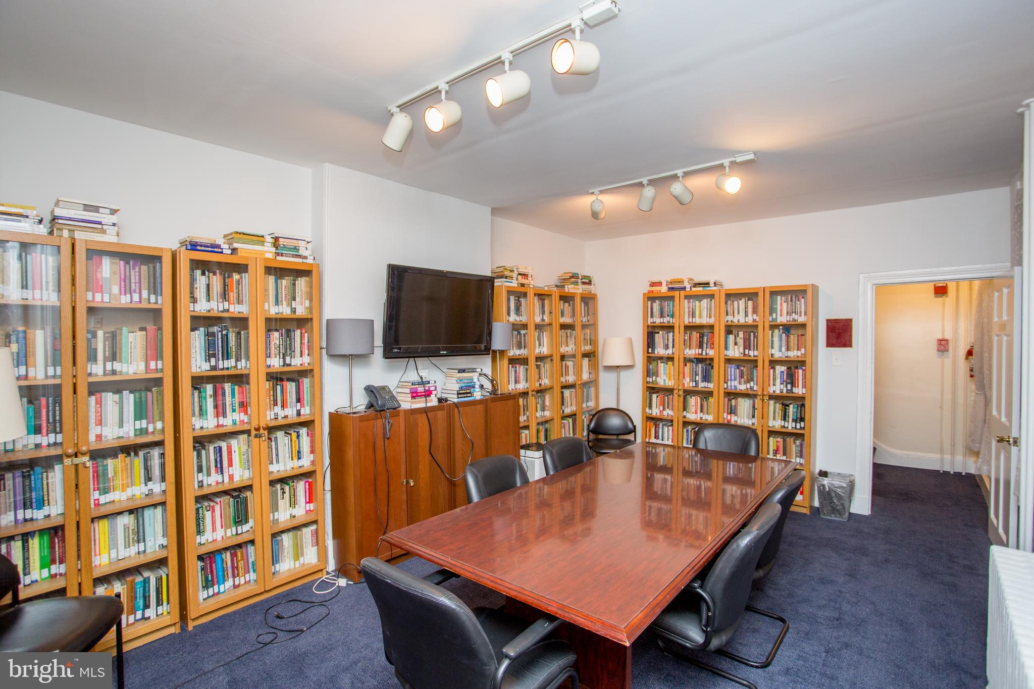 RITTENHOUSE SQUARE - Residential Income