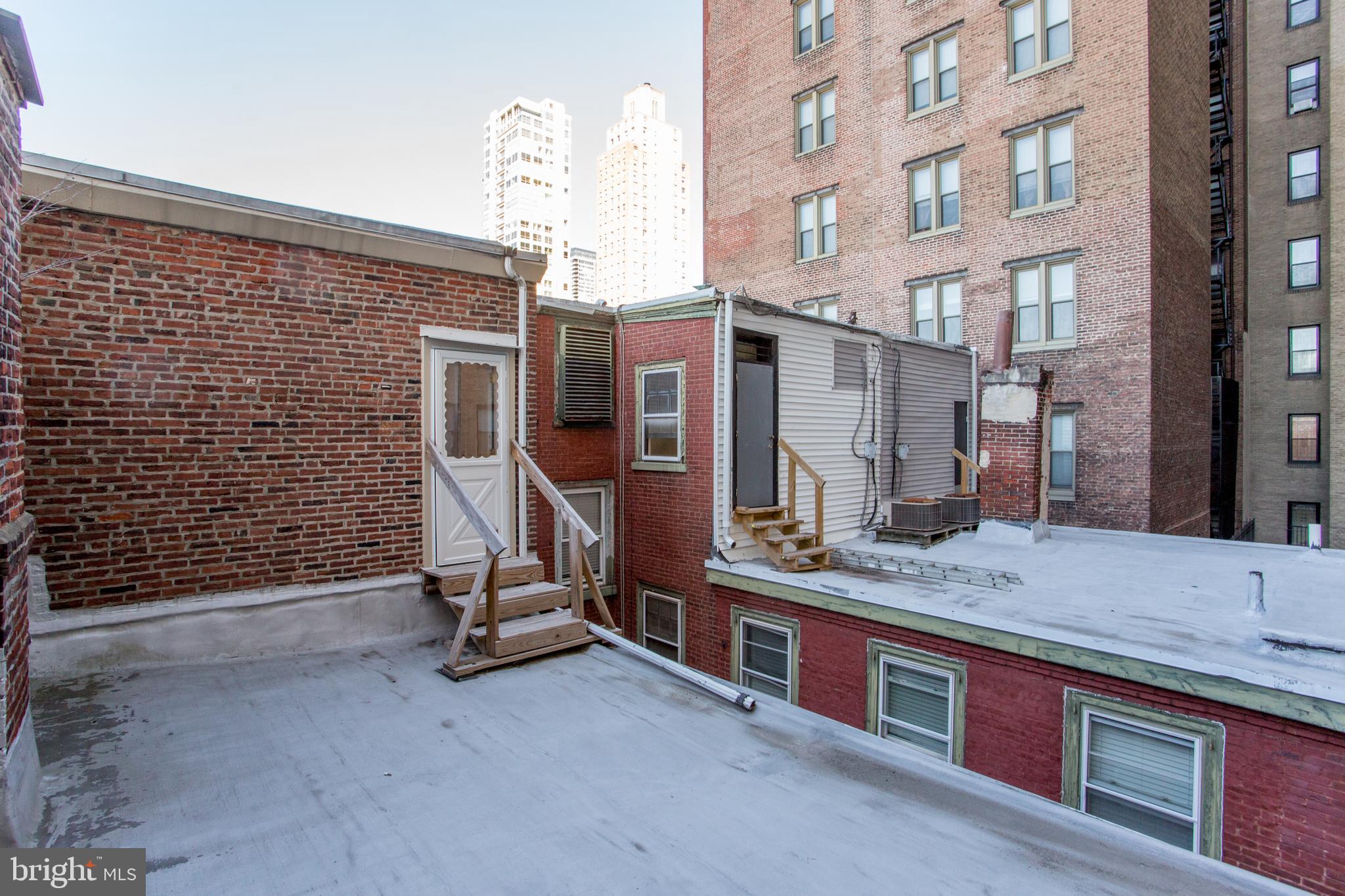 RITTENHOUSE SQUARE - Residential Income